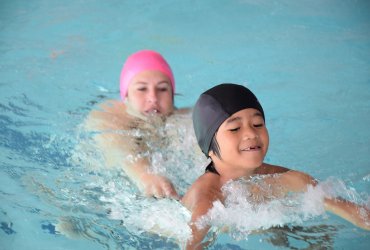 "LES CLASSES BLEUES" À LA PISCINE